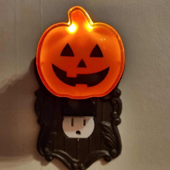Bath & body Jack O Latern pumpkin neon glow wallflower plug nwt - Picture 3 of 4